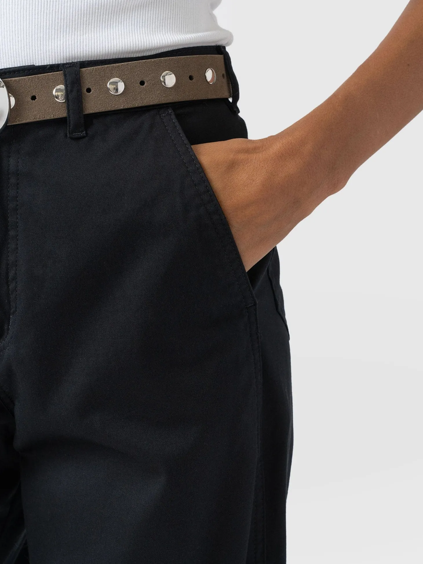 Alma Barrel Leg Chino - Black