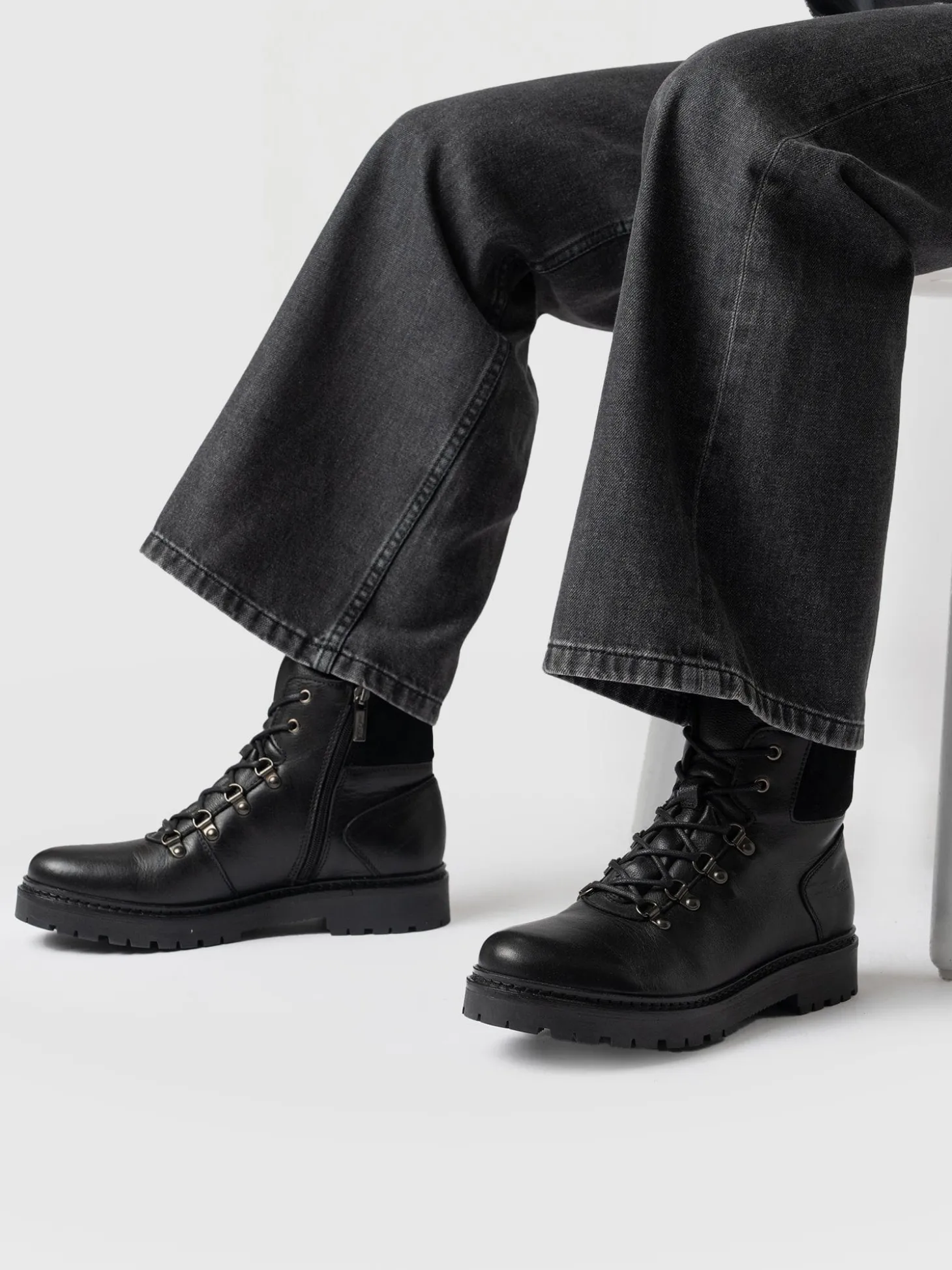 Finchley Hiking Boot - Black